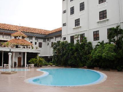 Holiday Hotel Phnom Penh Exterior foto